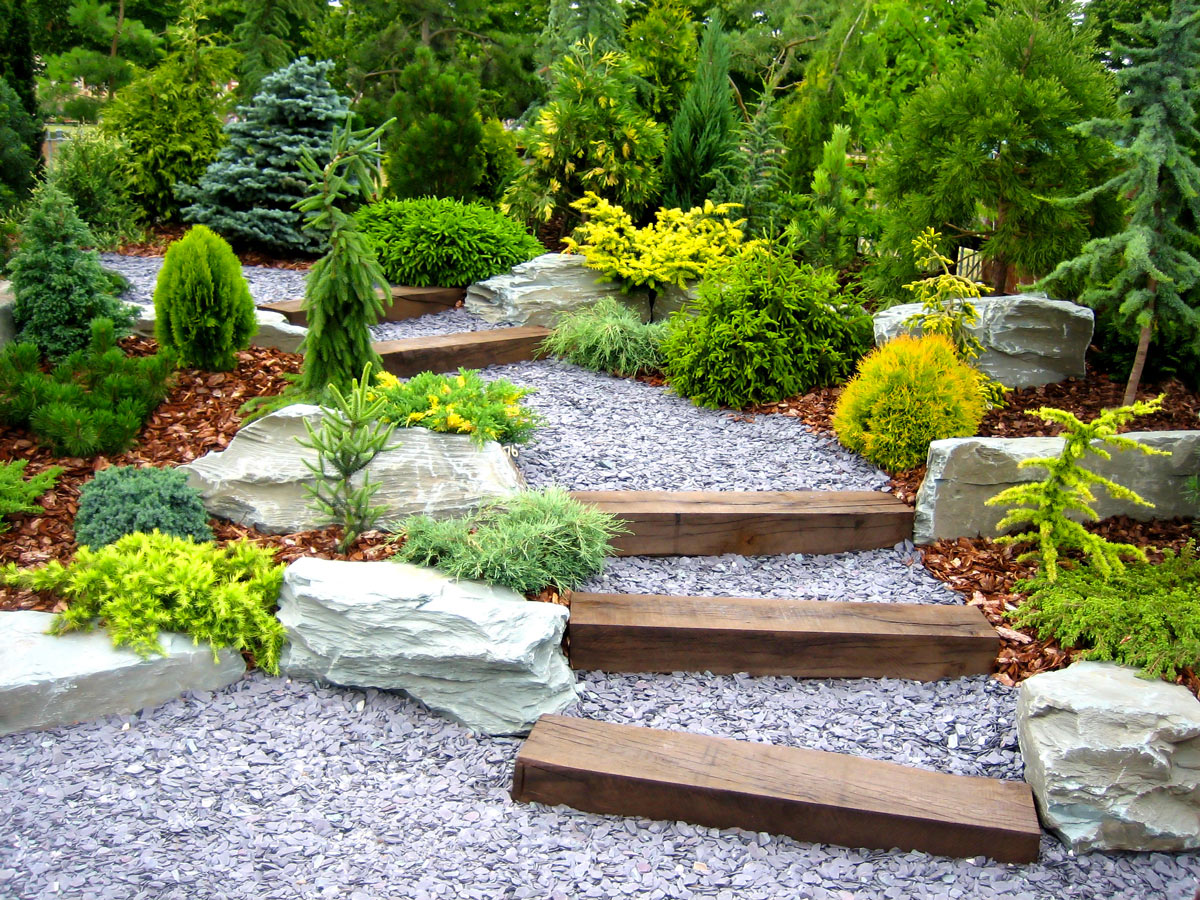 Abbellire il giardino con scale con ghiaia