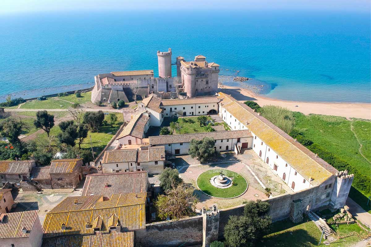spiaggia e castello di Santa Severa