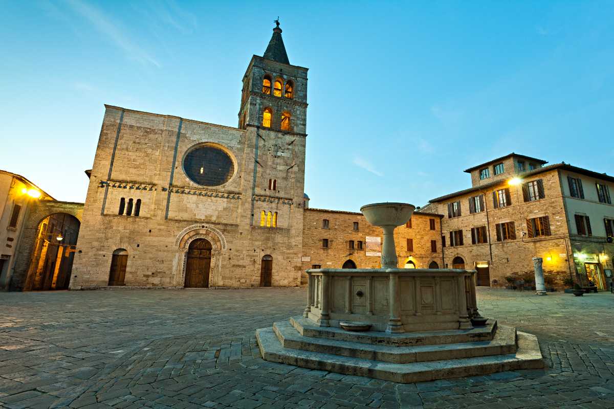 Bevagna: Piazza Silvestri