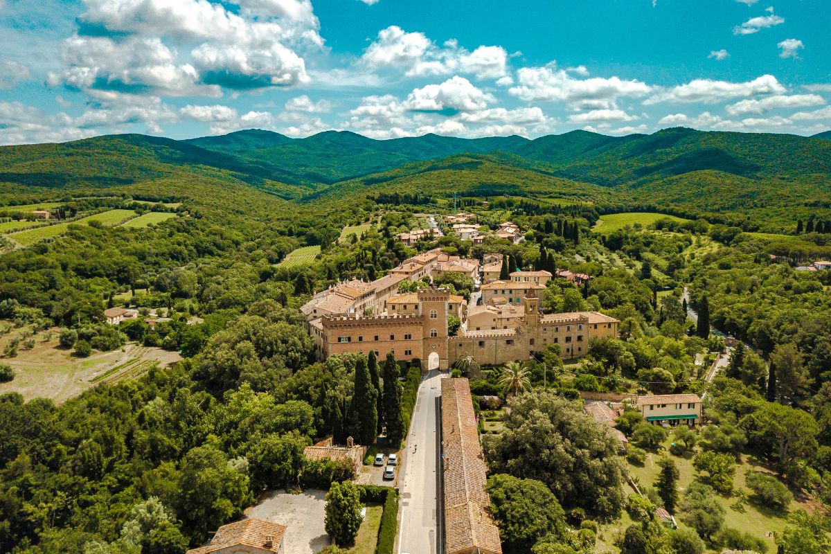 Le meraviglie di Bolgheri borgo Toscana