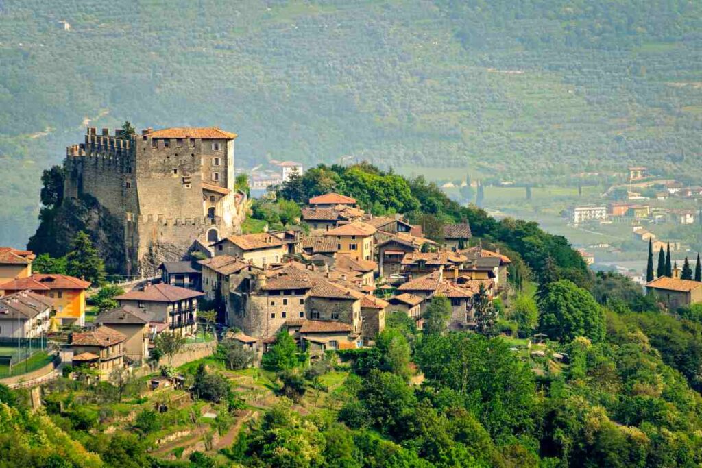 Castello di Tenno in Trentino: la storia di una fortezza medievale