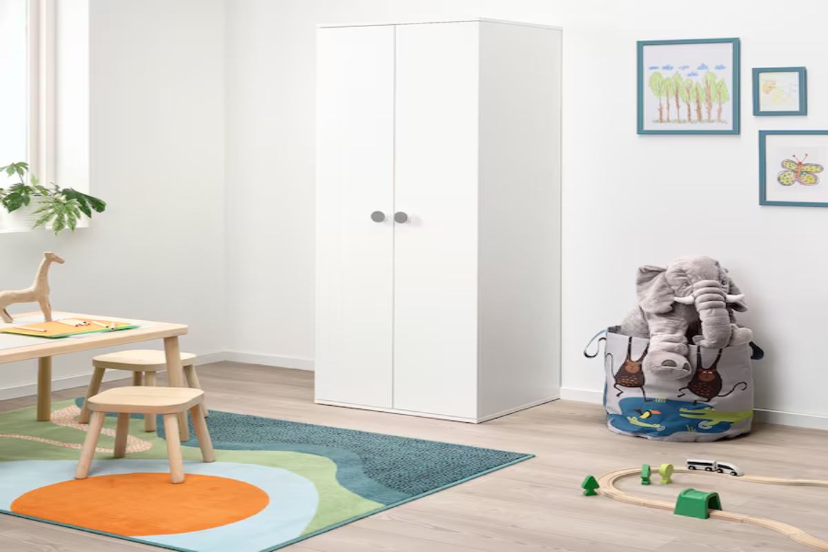 Guardaroba GODISHUS IKEA adesso in offerta: funzionalità e stile per la cameretta