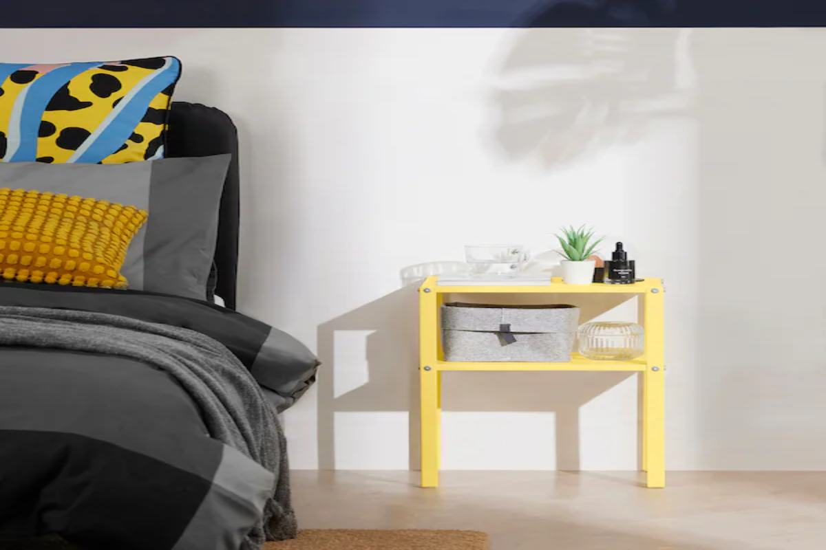 KNARREVIK, il comodino color giallo canarino targato Ikea 