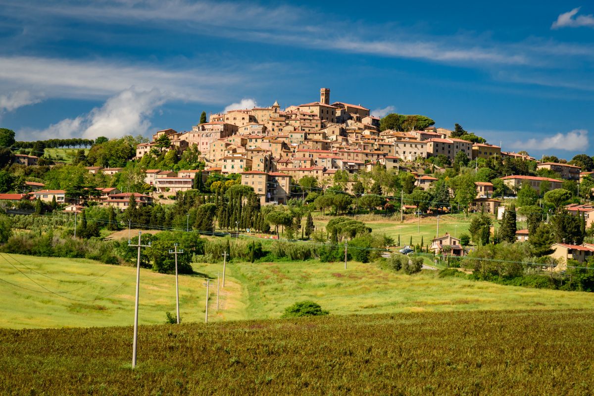 Bolgheri borgo Toscana