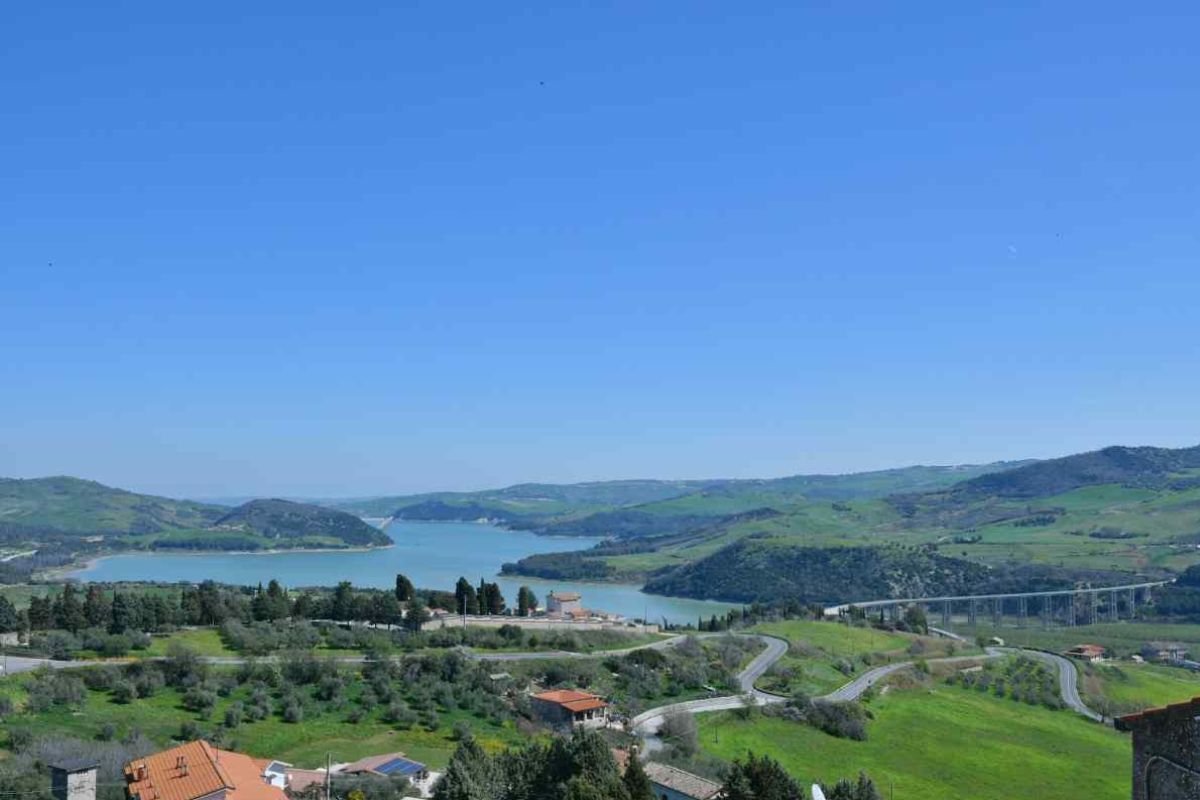 visita il bellissimo lago di Guardialfiera