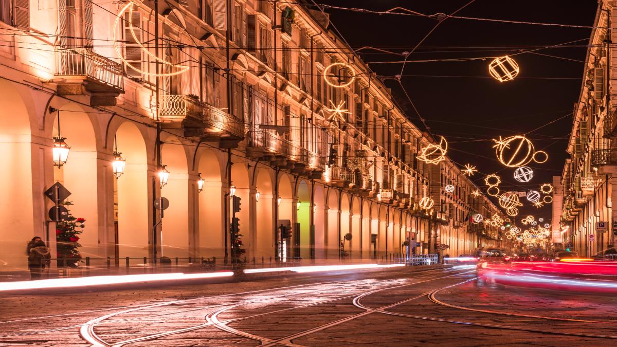 I borghi e le città italiane illuminate per Natale