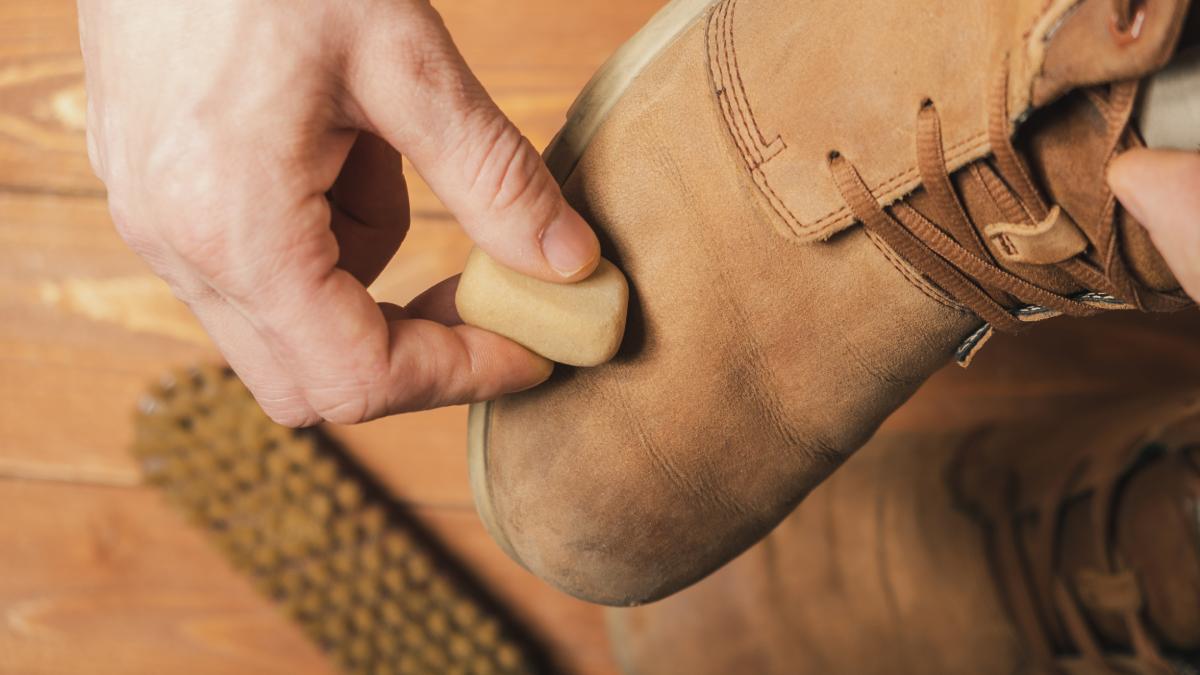 I metodi fai da te per pulire le scarpe in camoscio