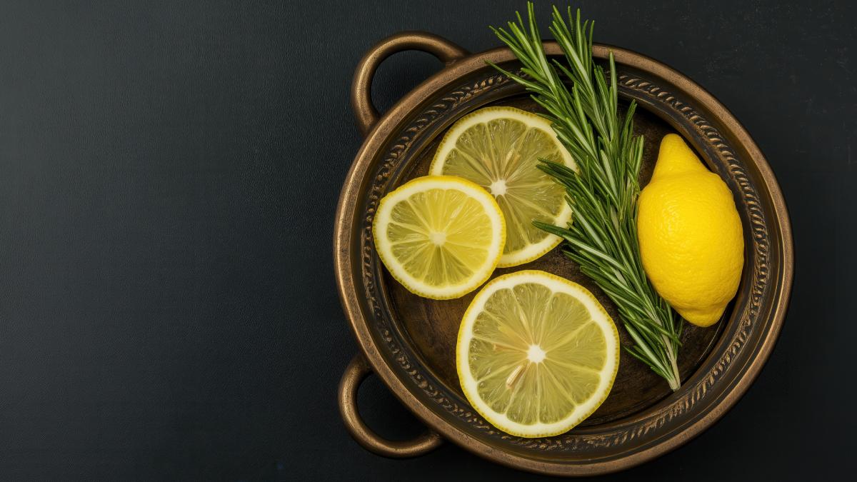 La cucina profuma con il trucco del limone e del rosmarino