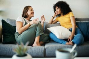 Donne che non possono fare a meno di un'amica del cuore ma non di un fidanzato