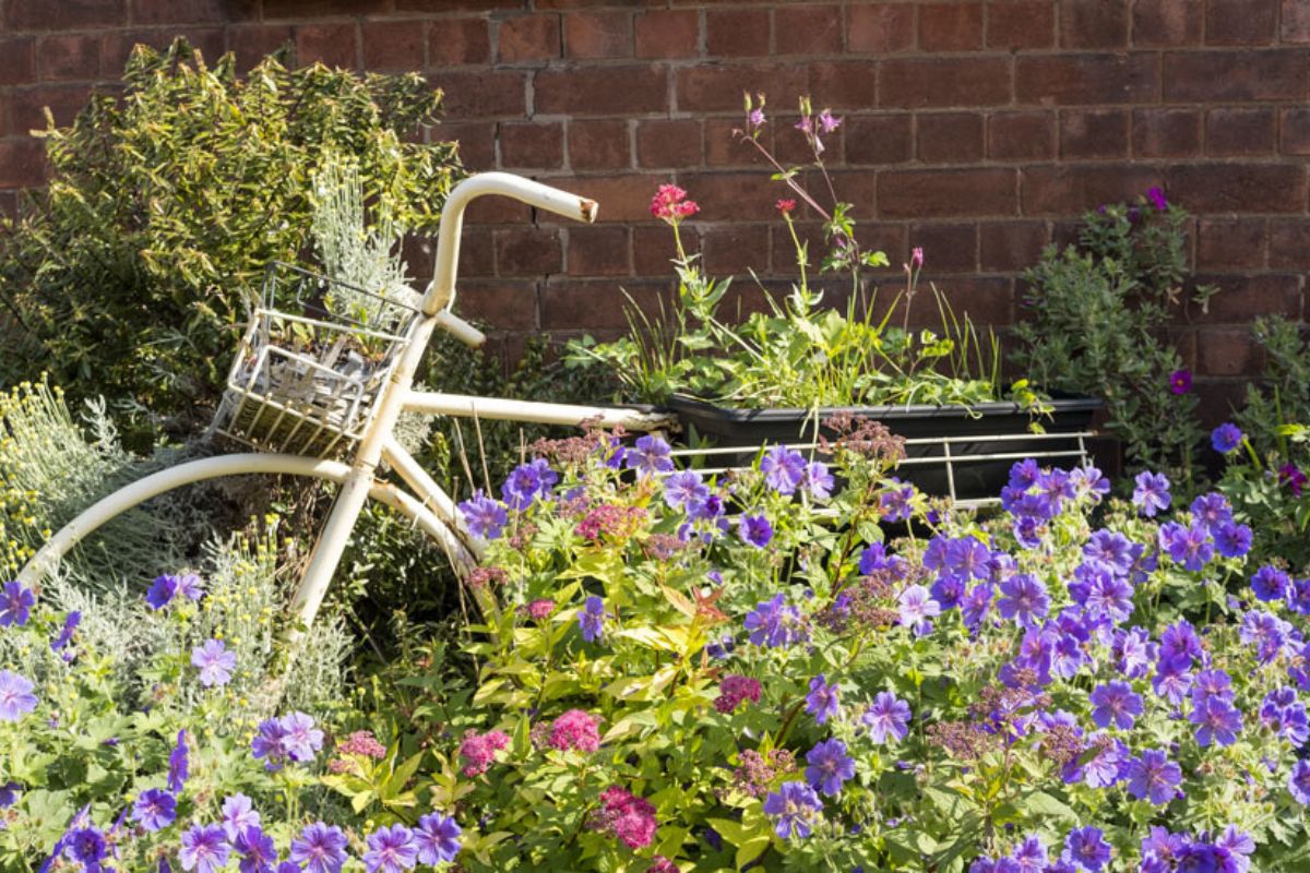 Bicicletta decorata con fiori