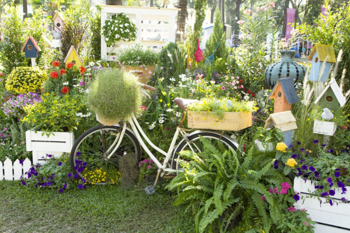 Bici con fiori per la primavera