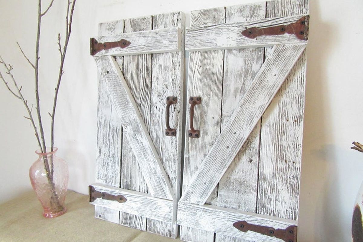 porta di legno shabby chic