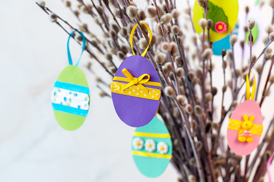 albero di pasqua per i bambini con uova di carta